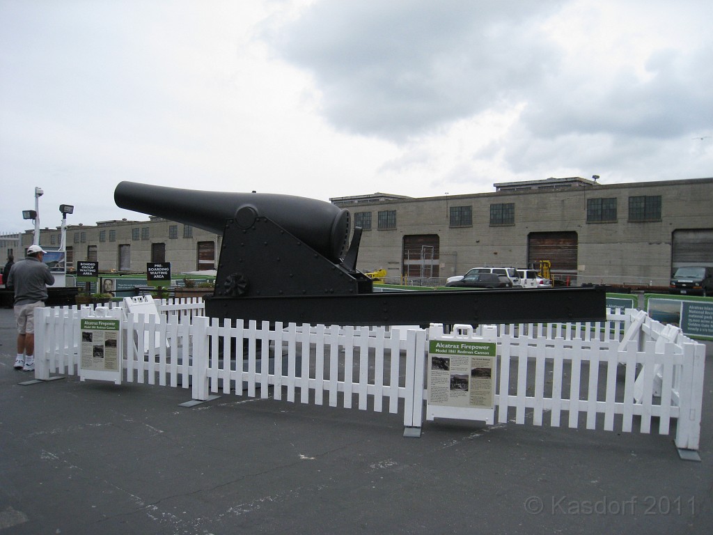 2011 Bay 2 Breakers Saturday 0385.JPG - I was able to participate in the 2011, 100th anniversary of the San Francisco Bay to Breakers 12K race. A great weekend for sight seeing and racing.